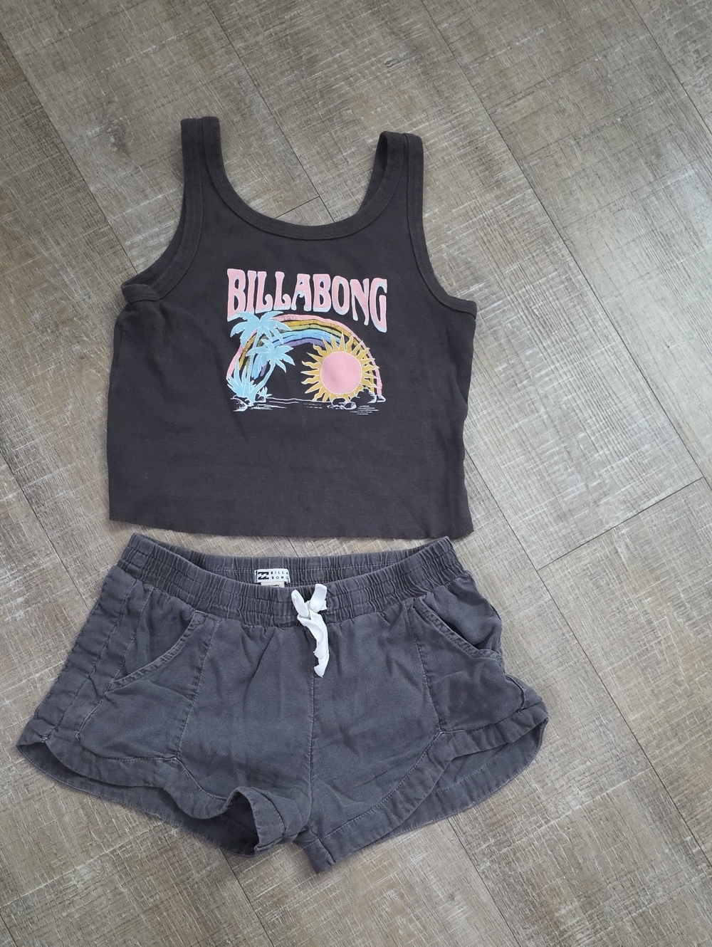 Billabong Black Cropped Tank with Pastel Graphic